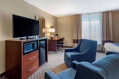 a hotel room with a flat screen tv and a living room at Comfort Inn & Suites Blue Ridge in Blue Ridge