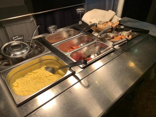 Comida en o cerca de este hotel