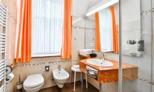 Bathroom sa Hotel Stadt Kappeln
