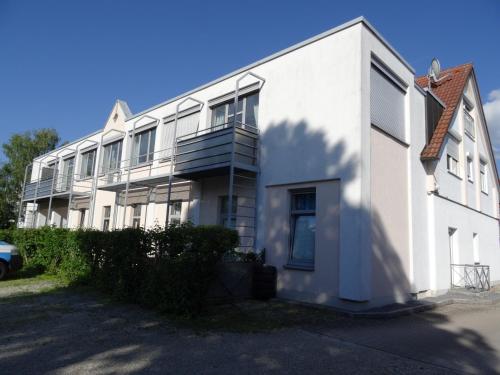 a white building with a lot of windows at Airport Park Hotel MUC in Hallbergmoos
