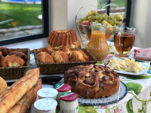 a table with various types of bread and other foods at Le Clos Saint Lubin in Nainville-les-Roches