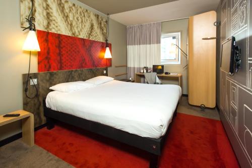 Ibis Sheffield City Image
