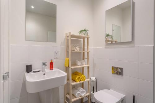 Luxury Serviced Apartments Stevenage, Hertfordshireにあるバスルーム