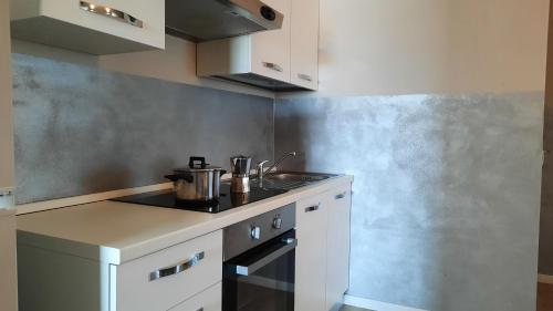 Una cocina o zona de cocina en Bergamo GuestHouse - Self Check-in