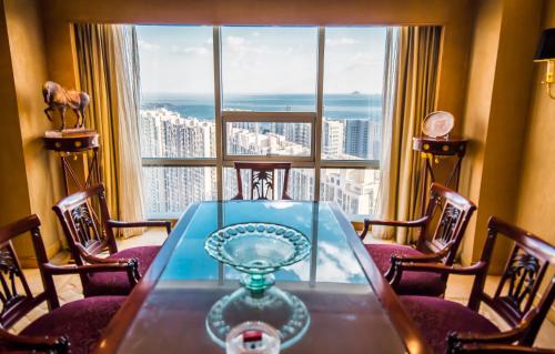 Posezení v ubytování Crowne Plaza Qingdao by IHG