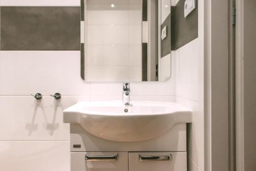 a bathroom with a sink and a mirror at Pokoje gościnne przy Ogrodzie Staromiejskim in Wrocław