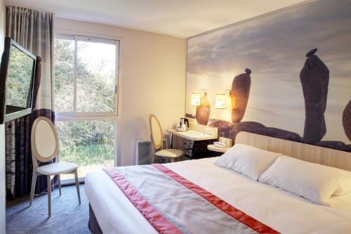 a bedroom with a bed and a large painting on the wall at Best Western Auray le Loch in Auray