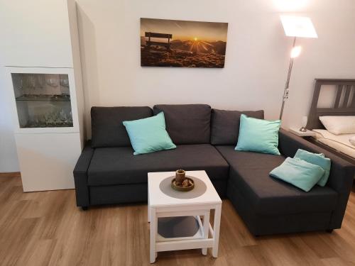 a living room with a couch and a table at Ferienwohnung Schneeweißchen an der Therme in Altenau