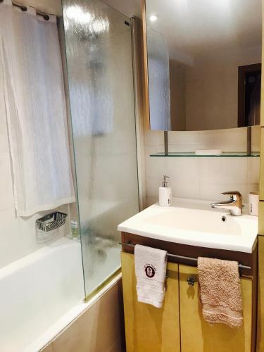 Un baño de Logis Saint-Flaceau