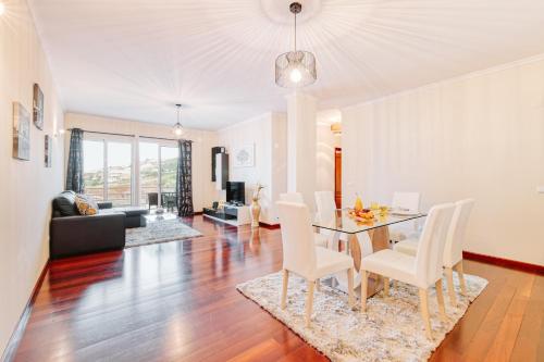 Lovely 2 Bedroom Sea view apartment