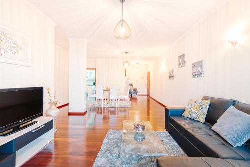 Lovely 2 Bedroom Sea view apartment