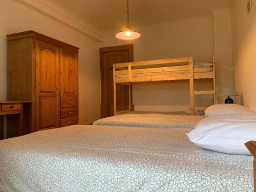 Poschodová posteľ alebo postele v izbe v ubytovaní Casa S & S