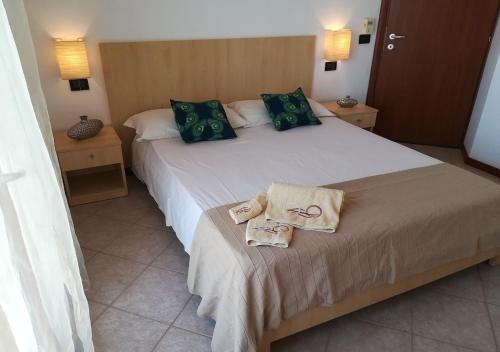 a hotel room with two beds with towels on them at Pedra do Sol Praia Estoril Sal Rei FREE WI-FI in Sal Rei