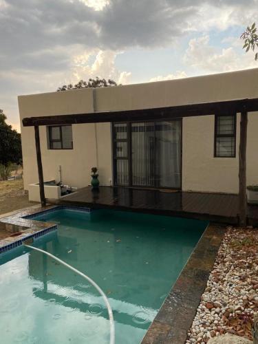 Πισίνα στο ή κοντά στο JB Countrylife Accommodation