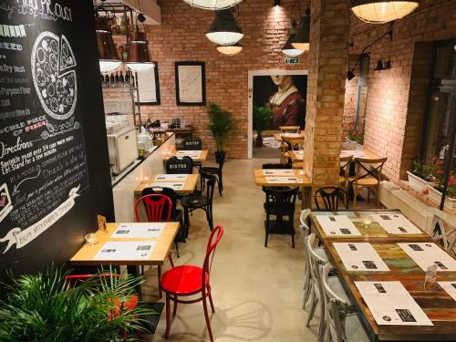 a restaurant with tables and chairs in a room at ApartHostel Warszawa in Warsaw