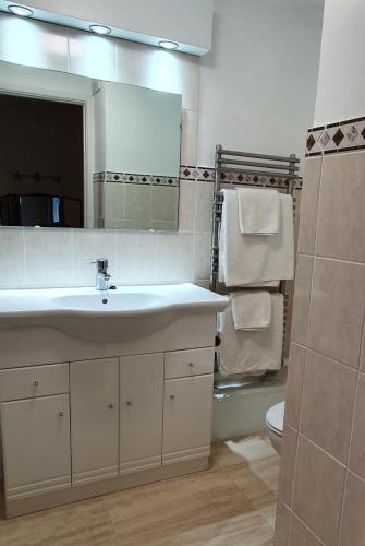 Ένα μπάνιο στο Stow Lodge Hotel