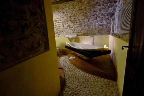 Postel nebo postele na pokoji v ubytování Robur Marsorum Albergo Diffuso