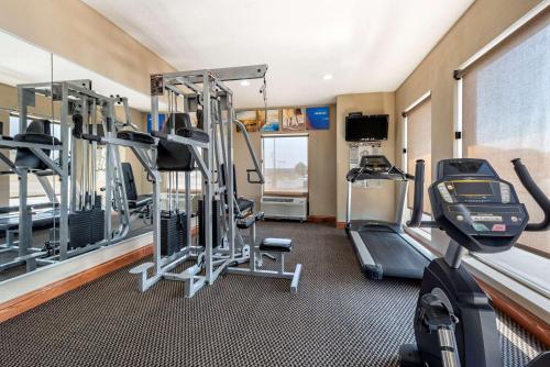 Fitness centrum a/nebo fitness zařízení v ubytování Comfort Inn & Suites Muncie Near University
