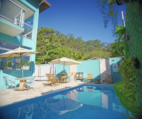 The swimming pool at or close to Residencial Águas de Bare