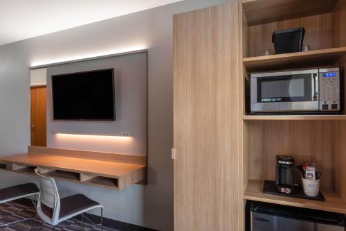 Kuchyň nebo kuchyňský kout v ubytování Microtel Inn & Suites by Wyndham Amsterdam NY