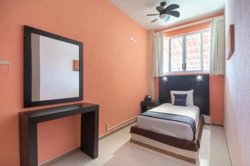 a bedroom with a bed and a large mirror at Hotel Spa Shalam in Coatepec