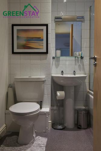 a bathroom with a white toilet and a sink at "Clarence Court Newcastle" by Greenstay Serviced Accommodation - Stunning 1 Bed Apt In City Centre With Parking & Balcony-Sleeps 4 - Perfect For Contractors, Business Travellers, Couples & Families - Fast Wi-Fi - Long Stays Welcome in Newcastle upon Tyne