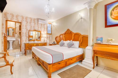 a bedroom with a bed and a piano at Hotel Boutique Casa Garay in Oaxaca City