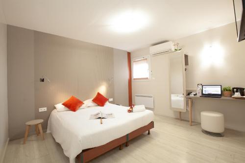 Postel nebo postele na pokoji v ubytování Best Hotel Lyon - Saint Priest
