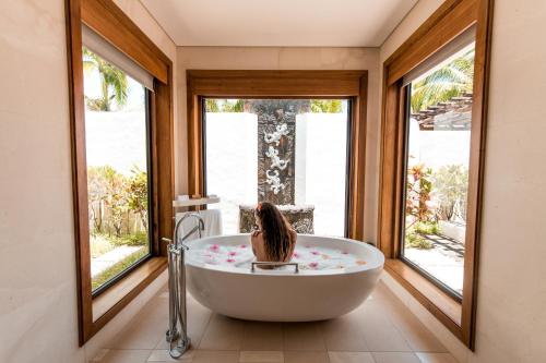 Koupelna v ubytování Shangri-La Le Touessrok, Mauritius