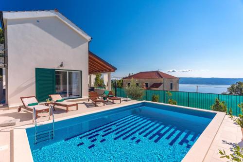 Seaview Villa Lemaro, a 2 bedroom villa with 28 sqm private pool in Krilo Jesenice