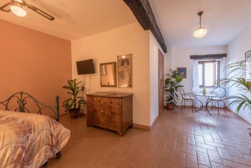 a bedroom with a bed and a table and chairs at Lemon Tree Boutique Guest House in Todi