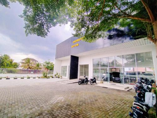 a building with motorcycles parked in front of it at RedDoorz At Artomoro Guest House in Yogyakarta