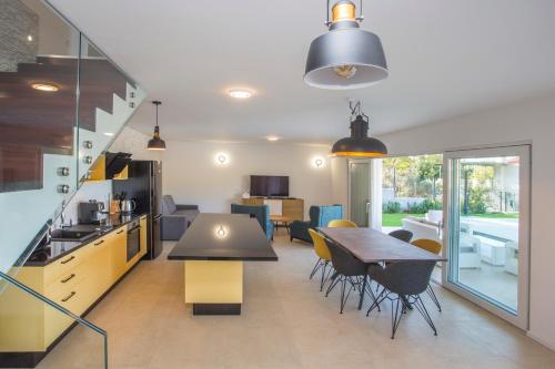 Gallery image of Luxury Blue Villas Vis in Vis