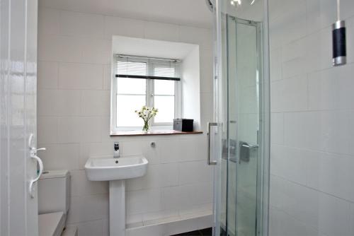 Kylpyhuone majoituspaikassa Anchor Cottage, Strete, Dartmouth