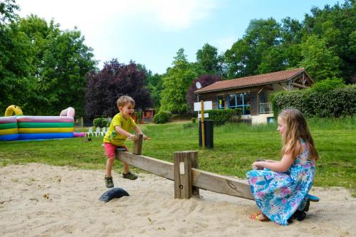 Photo de la galerie de l'établissement Camping Le Hameau du Petit Lay, à Mouchamps