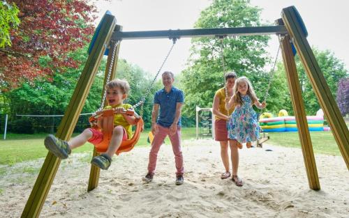 Photo de la galerie de l'établissement Camping Le Hameau du Petit Lay, à Mouchamps