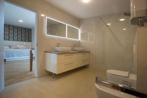 Gallery image of Luxury Blue Villas Vis in Vis
