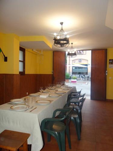 a long dining room with a long table and chairs at TRÍPLEX CON TXOKO EN EZCARAY in Ezcaray