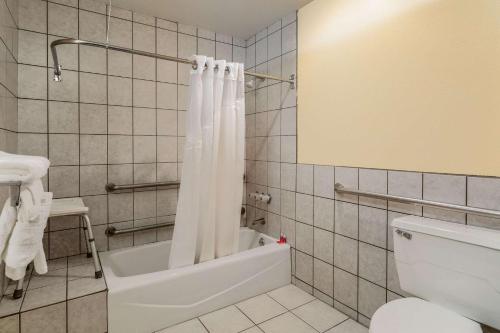 a bathroom with a white tub and a toilet at Econo Lodge Gallup in Gallup