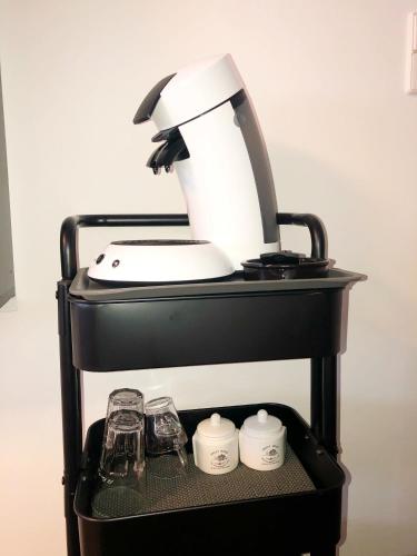 a black stand with a blender and glasses on it at Lisas Gästehaus in Neckartenzlingen