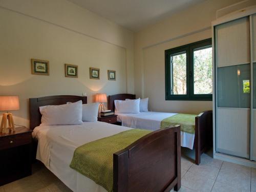 En eller flere senge i et værelse på Villa Nynemia Almyrida Crete