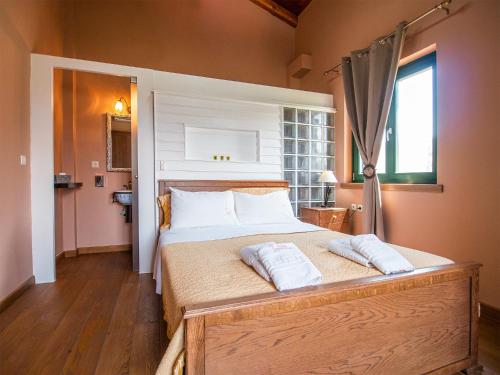 Postel nebo postele na pokoji v ubytování Villa Amvrosia Nr Kalives Crete