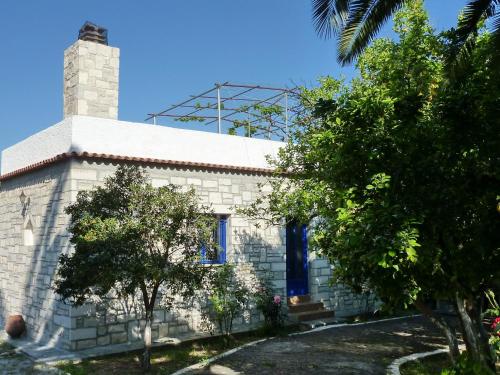 Το κτήριο όπου στεγάζεται  η βίλα