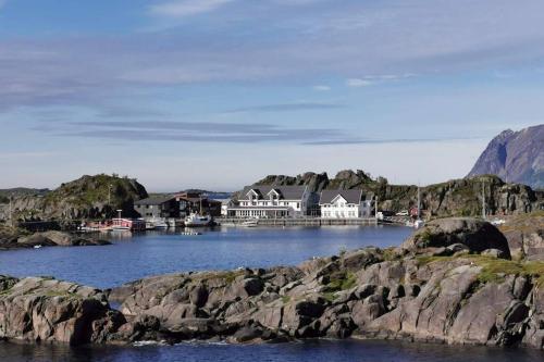 a large body of water with houses and rocks at Waterfront Senja 3 in Torsken