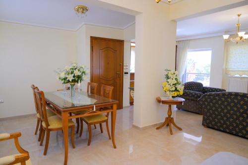 Χώρος καθιστικού στο GREEN PARADISE PALAIA FoKAIA