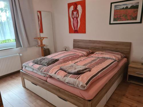 מיטה או מיטות בחדר ב-Ferienwohnung Fellnasen WG 2