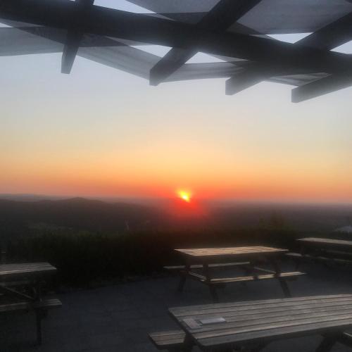 a view of a sunset from a picnic table at The Place at Evoramonte in Évora Monte