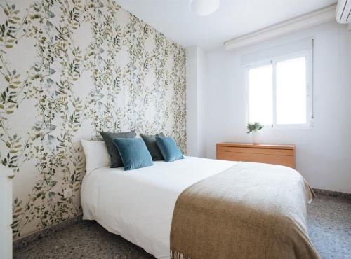 Cama o camas de una habitación en Bright and Familiar Apartment in Alameda