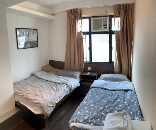 Llit o llits en una habitació de Oasis Apartments