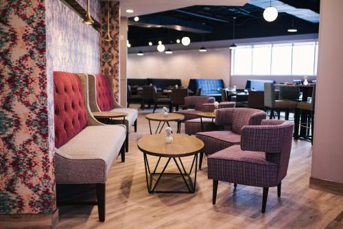 Posezení v ubytování Holiday Inn Philadelphia-Cherry Hill by IHG